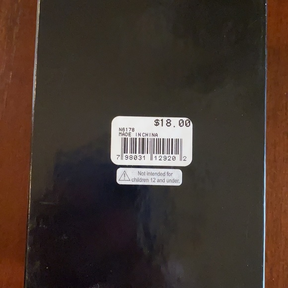 NWT East 5th green pendant necklace and matching earring set - Picture 4 of 6